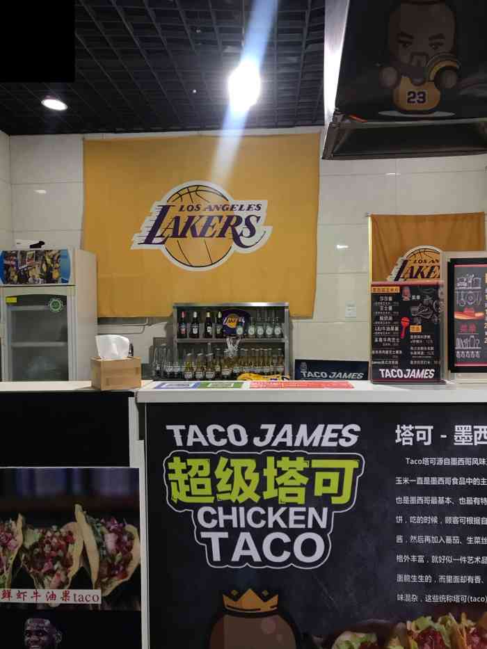 塔可詹姆斯taco james"地理位置很好找,就在金街篮球场边上扶手电.