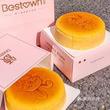 来南京路步行街 芝士蛋糕一人一个!!!