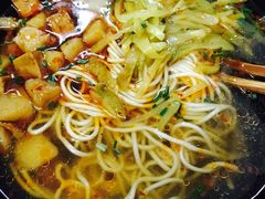 辣醬面加榨菜-小无锡面馆