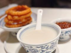 豆汁儿焦圈-四季民福烤鸭店(外滩外白渡桥店)