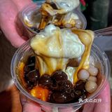 肉肠一口咬下去，还会爆汁！鸡翅鲜嫩多汁！满足