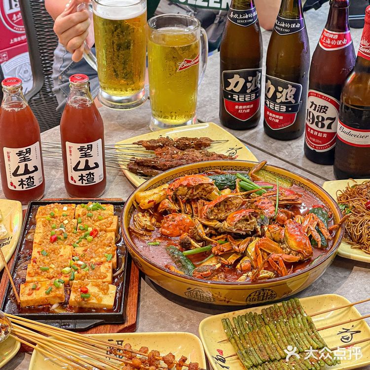 在上海，这家市井酒馆是懂烧烤的，更懂人心～