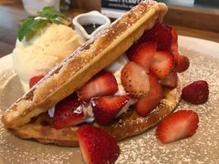 -ROAST coffee & eatery