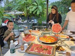 -茅草房·河畔园林火锅