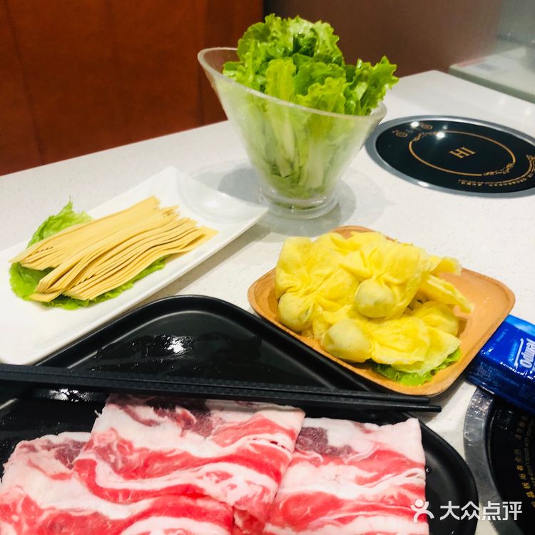 菜品还是挺足量的，也比较干净。就是摆盘可以在好看点呢