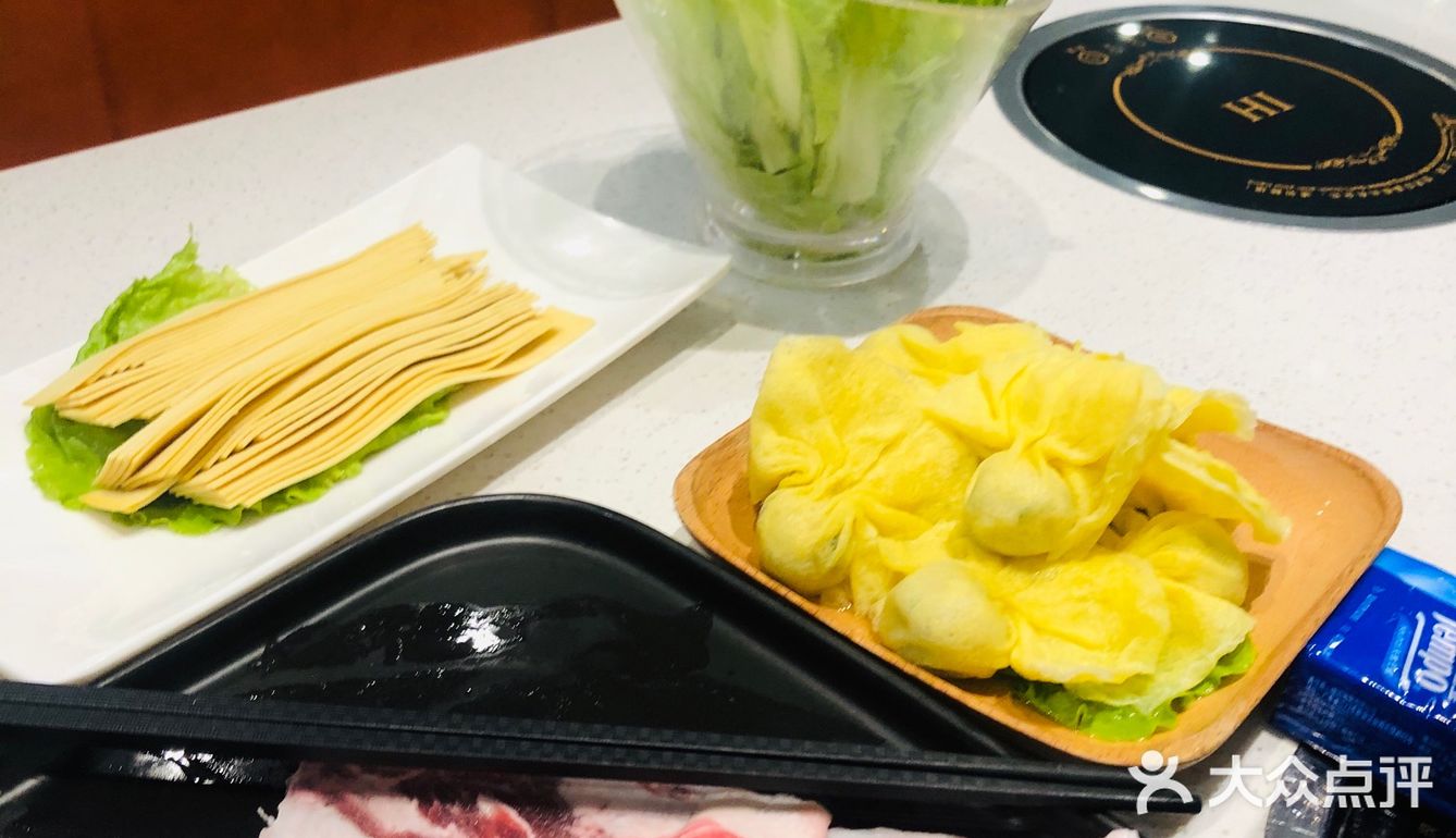 菜品还是挺足量的，也比较干净。就是摆盘可以在好看点呢