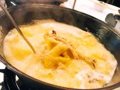 -鲜入围煮花胶鸡海鲜火锅