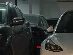 -卜蜂莲花-超市地下停车场