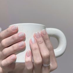 -花岐款式专研健康美甲沙龙