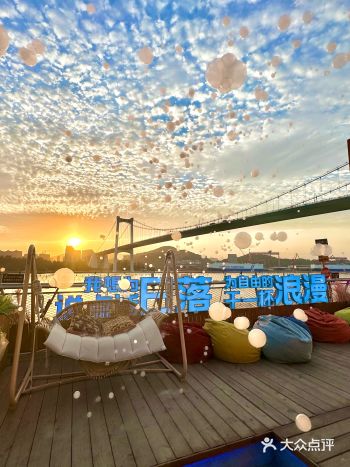 不藏了！！厦门见过坠懂氛围感的海景餐吧