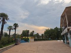 -黄河谷马拉湾海浪浴场