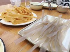-弘烨 贵州酸汤 鱼火锅(东财店)