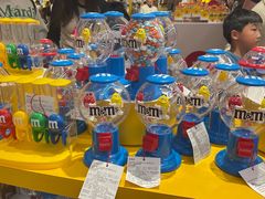 -m豆巧克力世界(上海世茂广场店)