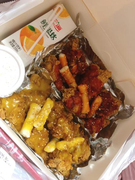 三个先森的韩国炸鸡(太湖新城店)-"叫的外卖 蜂蜜芥末的很好吃～甜辣