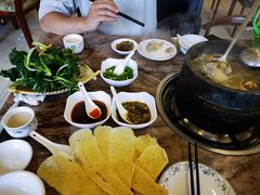 -鲁朗纳麦石锅鸡庄园
