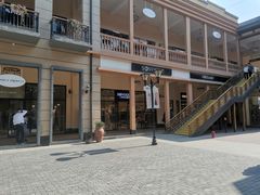 -王府井奥莱临潼小镇(临潼店)