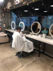 -时尚殿堂明星门店