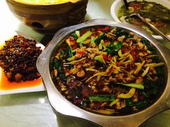 -兔行天下-鸿鹤鲜锅兔(中海国际店)