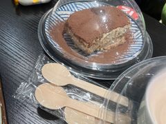 意式手作提拉米苏-逗柴咖啡屋·狗咖猫咖宠物桌游