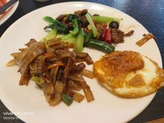 -鱼鲜饭香·招牌汽锅剁椒鱼头王