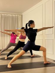 -闺蜜瑜伽·普拉提女性塑形馆