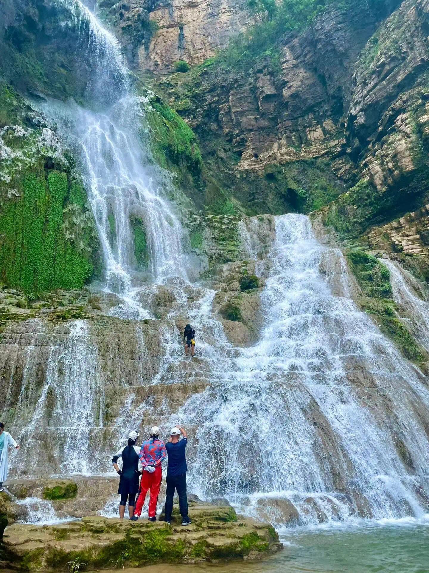 玉树龙西寺土登瀑布图片