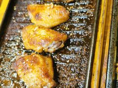 料理烤焦香翅中-老东镇啤酒屋海鲜加工·蒸汽海鲜·海鲜烧烤(台东店)