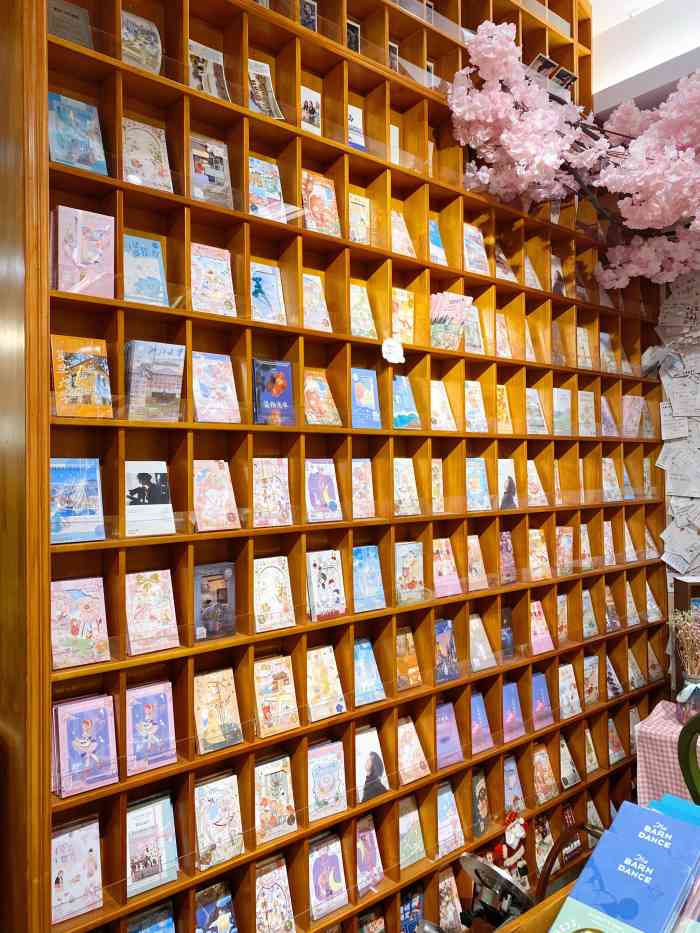 甲午小站(t80店)-"走出咖啡店,徜徉园区,时光的交错感愈加强.