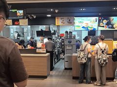 -麦当劳(上海虹桥站30B检票口楼上)