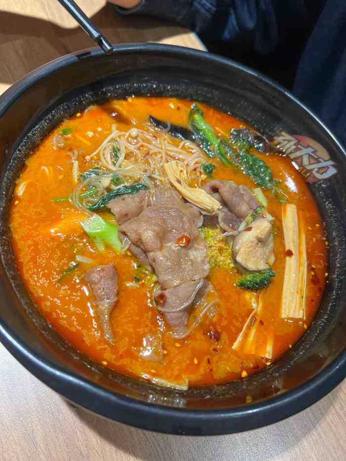 孙大力骨汤麻辣烫(远洋广场店)-"因为就在公司楼下,去吃很方便,点了一