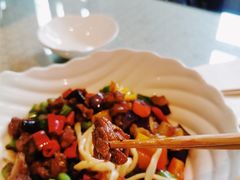 茄子肉丁小公鸡双拼面-乐三里屯面馆(阿那亚店)