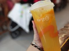 鲜橙满满-CoCo都可(曹路宝龙广场店)