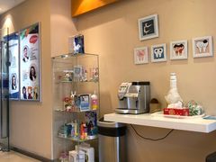 -瑞尔齿科(南京东路名人诊所)