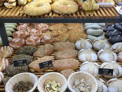 -焙丽拾光(麦凯乐直营店)