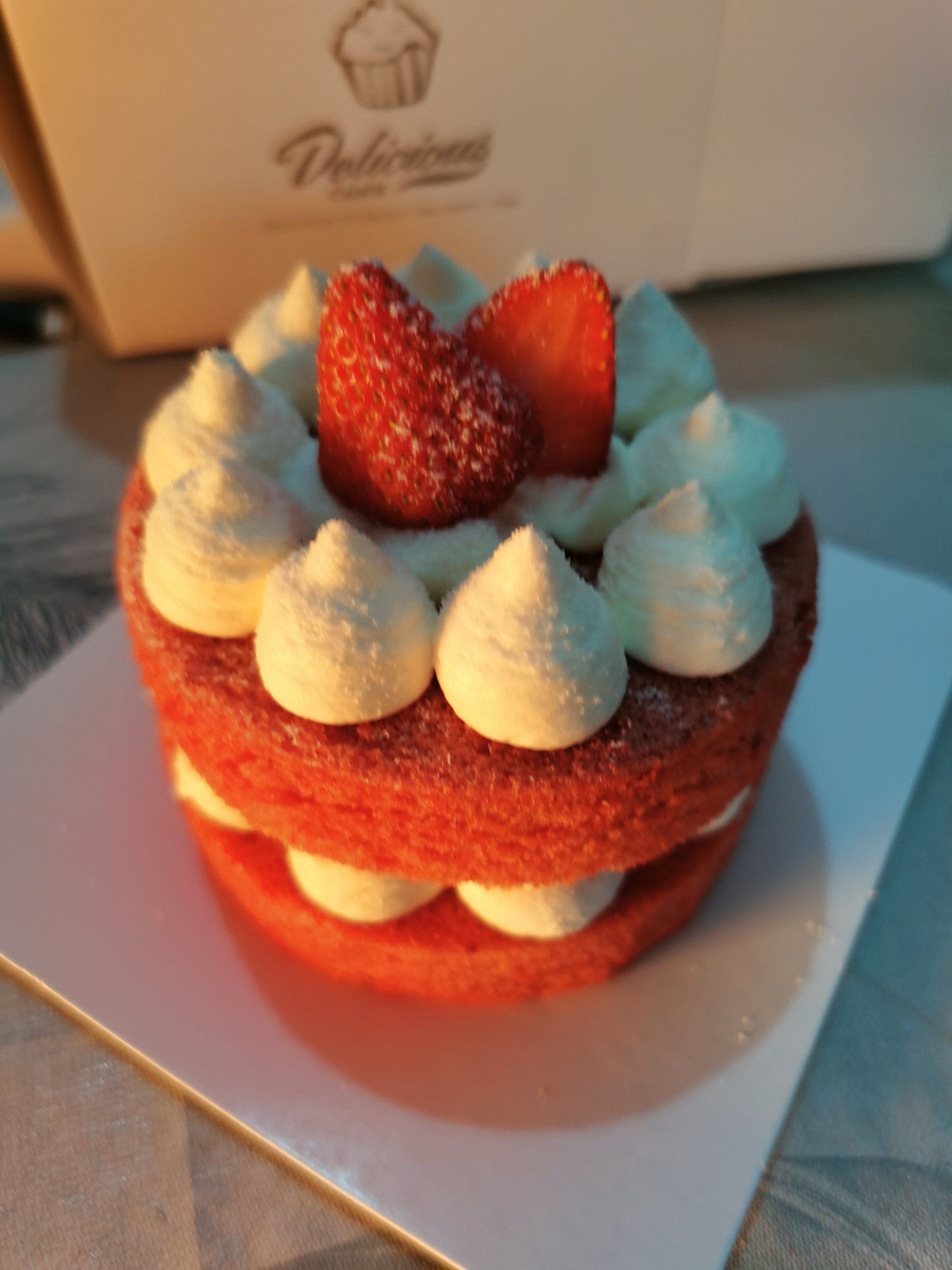 90 这款草莓红丝绒蛋糕,好吃到让我舔盘子!