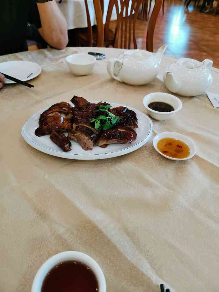 香港齿留香(勒流总店)-"烧鹅有点焦,鹅肠还可以,猪脚超级咸,基本.