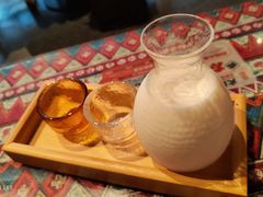 云南纂新奶白酒-火塘云南烧烤大排档