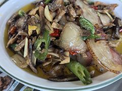 -土砂锅生态山庄·非遗砂锅雅鱼