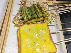 -山野的朋友露营炭火烤肉