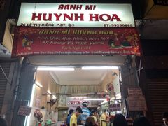 -Bánh Mì Huynh Hoa