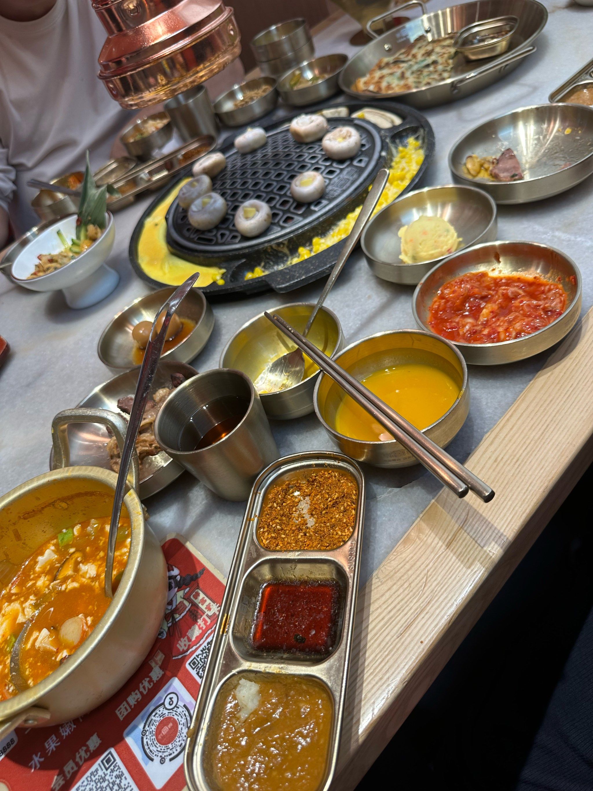 去公园玩好到万达打卡韩宫宴. 阿姨好好哦全程帮忙我们烤肉