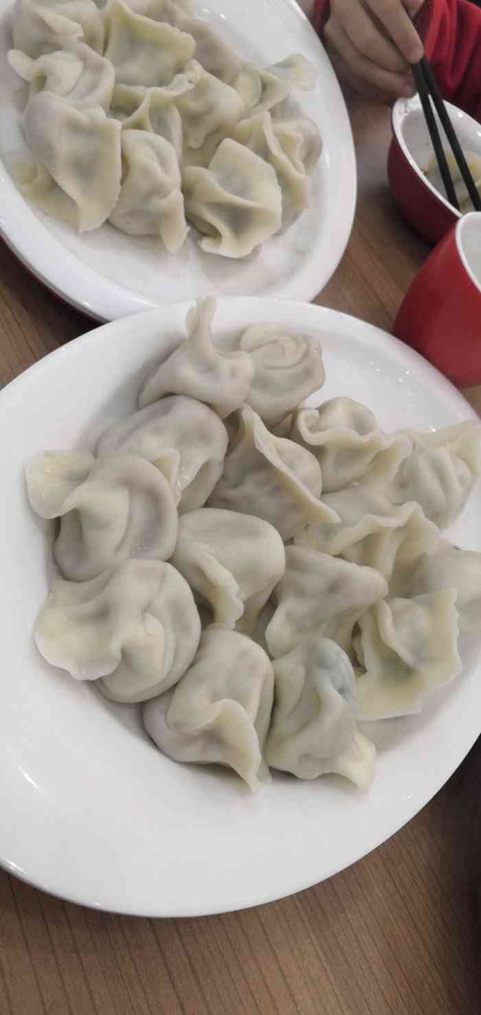 老王头饺子-"新城市广场旁边,店面还是相对干净不油腻.