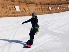 -采薇庄园四季滑雪场