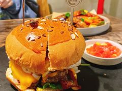 -HIGH FIVE哈福手工汉堡(桂林路店)