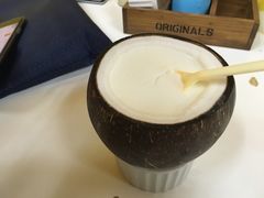 -志龙皇冠吃货椰子铺
