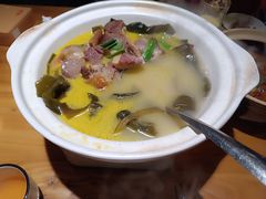 -帅巴人舅母子腊蹄民俗村