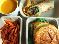 烤菠萝牛肉汉堡-HELLO 27 意面·沙拉·帕尼尼