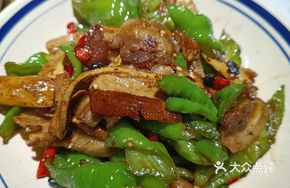 Grandmother's Stir-Fried Pork with Green Pepper