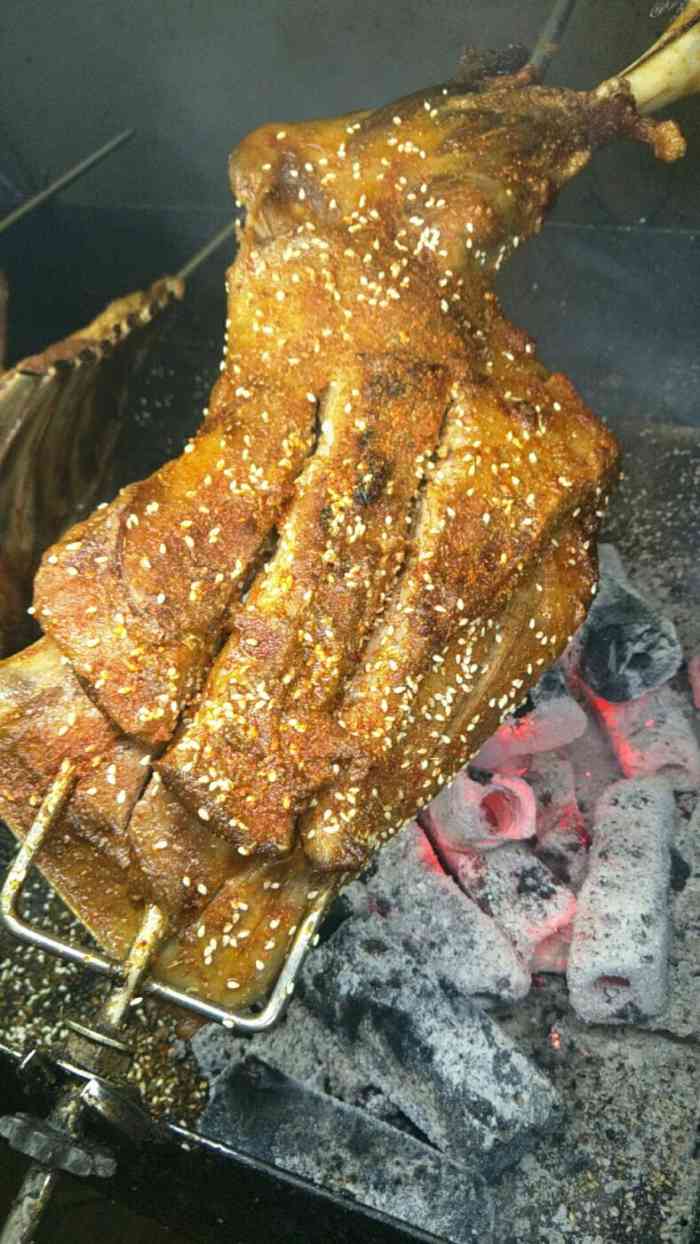 打分 70 /人 好吃,是我吃过最好的烤羊腿了,可以来试试