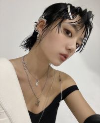 -变画·发型STUDIO